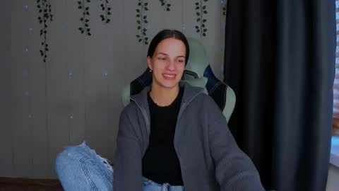 karla_lim online show from 10/15/25, 10:26