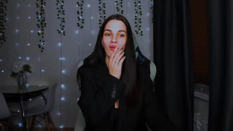 Snapshot of karla_sim chatting on 01/25/25, 02:25 Ask me online show from 01/25/25, 02:25