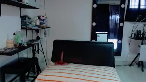 karlaluann online show from 11/04/25, 01:10