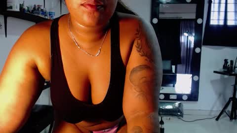 karlaluann online show from 11/11/25, 01:44