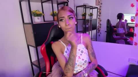 karlaslutskinny__ online show from 11/13/25, 04:17