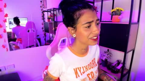 Snapshot of karlaslutskinny__ chatting on 02/14/26, 11:12 karlaslutskinny__ online show from 02/14/26, 11:12