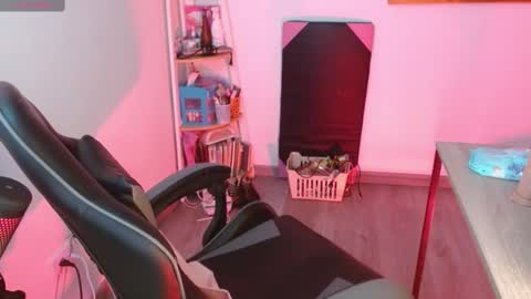 Snapshot of karlavittar chatting on 02/17/25, 10:03 karlavittar online show from 02/17/25, 10:03