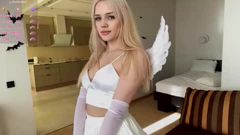 Olivia online show from 10/22/25, 07:08