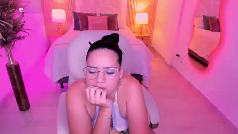 Snapshot of karlie_small chatting on 06/26/26, 08:24 Karli online show from 06/26/26, 08:24