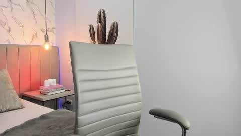 karlla_brown online show from 10/10/25, 04:06