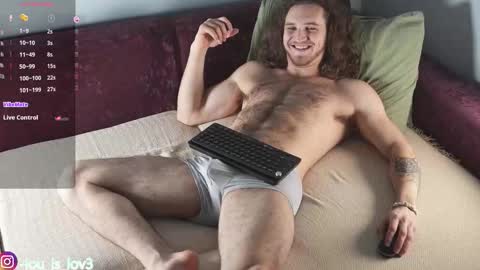 Snapshot of karlos_murphy chatting on 10/10/25, 03:11 Karlos and Louis online show from 10/10/25, 03:11