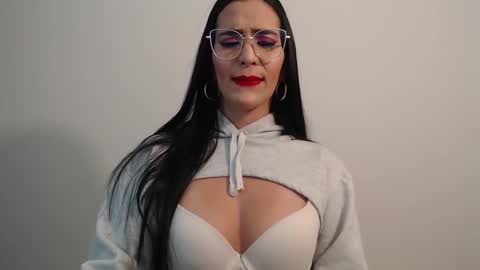 Snapshot of karlota_hank chatting on 01/19/25, 05:15 Karlis online show from 01/19/25, 05:15