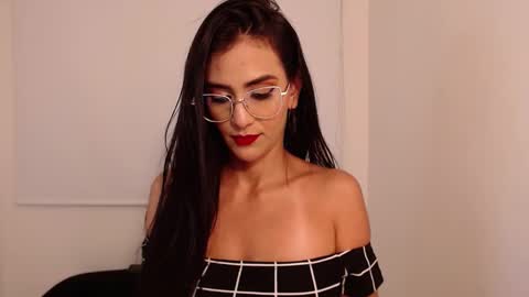 Snapshot of karlota_hank chatting on 03/01/25, 01:11 Karlis online show from 03/01/25, 01:11