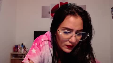 Snapshot of karlota_hank chatting on 10/16/25, 04:35 Karlis online show from 10/16/25, 04:35