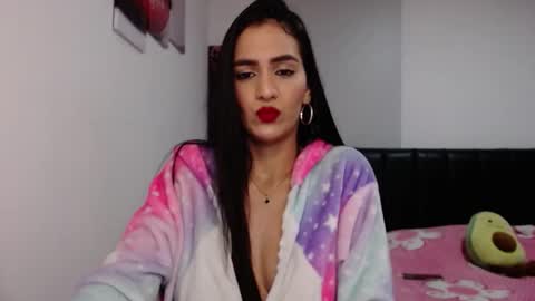 Snapshot of karlota_hank chatting on 10/24/25, 01:35 Karlis online show from 10/24/25, 01:35