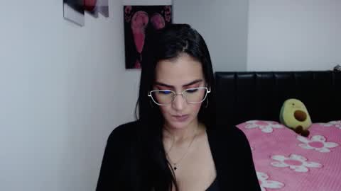 Snapshot of karlota_hank chatting on 10/25/25, 01:24 Karlis online show from 10/25/25, 01:24