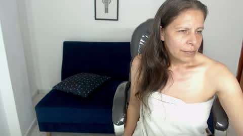 Snapshot of karlye_hot chatting on 12/03/24, 07:43 KARLYE online show from 12/03/24, 07:43