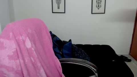 Snapshot of karlye_hot chatting on 12/28/24, 02:11 KARLYE online show from 12/28/24, 02:11