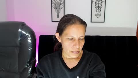 Snapshot of karlye_hot chatting on 02/04/25, 06:04 KARLYE online show from 02/04/25, 06:04