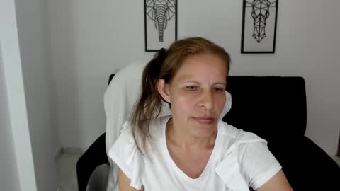 Snapshot of karlye_hot chatting on 02/16/25, 08:32 KARLYE online show from 02/16/25, 08:32