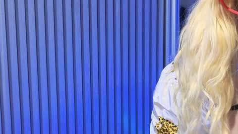 Julia online show from 04/22/26, 07:37