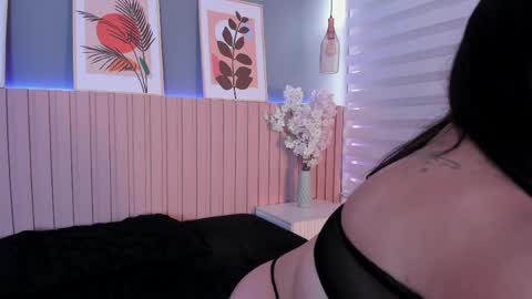 karo_linee online show from 04/28/26, 12:21