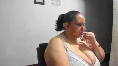 Karol online show from 04/19/26, 03:06