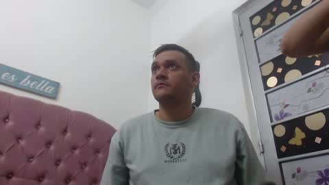 Snapshot of karol_and_paul chatting on 12/04/24, 07:45 karol and paul online show from 12/04/24, 07:45