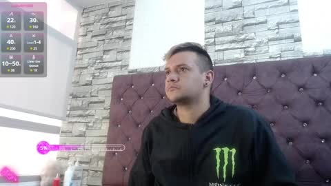 Snapshot of karol_and_paul chatting on 12/27/24, 11:50 karol and paul online show from 12/27/24, 11:50