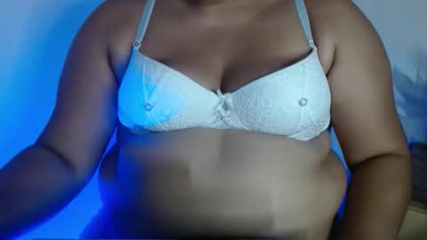 karolbb21 online show from 11/30/25, 10:58