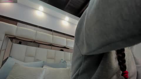 Snapshot of karolgaviria chatting on 10/14/25, 11:44 Karol online show from 10/14/25, 11:44