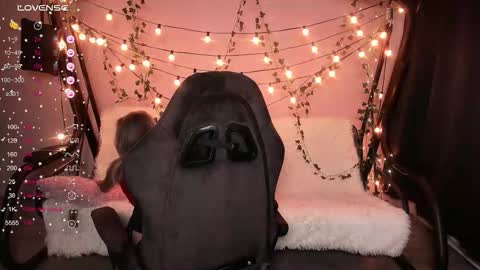 KarolinaHayes online show from 12/14/25, 10:09