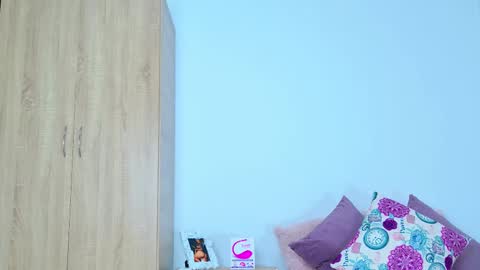 karolinahill online show from 12/22/24, 03:33