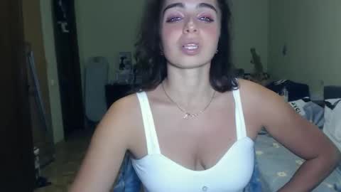 Snapshot of karolinasweet chatting on 12/03/24, 08:28 Mila online show from 12/03/24, 08:28