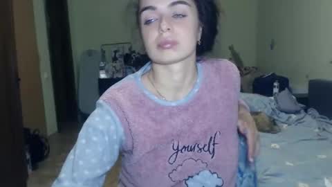 Snapshot of karolinasweet chatting on 12/12/24, 07:48 Mila online show from 12/12/24, 07:48