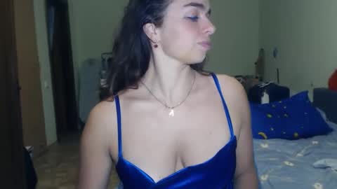 Snapshot of karolinasweet chatting on 12/17/24, 07:26 Mila online show from 12/17/24, 07:26
