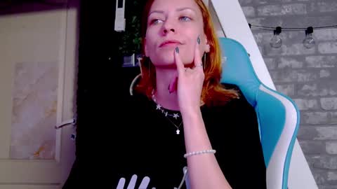 Snapshot of karoline121 chatting on 03/10/25, 07:29 karoline121 online show from 03/10/25, 07:29