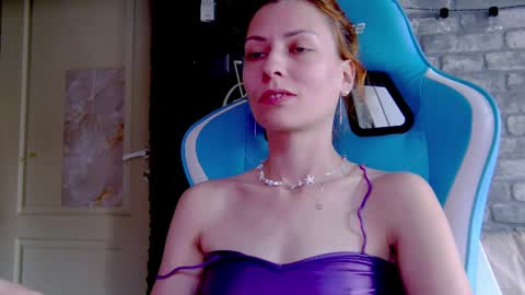 Snapshot of karoline121 chatting on 03/11/25, 10:07 karoline121 online show from 03/11/25, 10:07