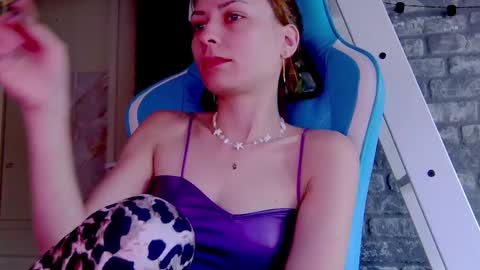 Snapshot of karoline121 chatting on 03/11/25, 01:23 karoline121 online show from 03/11/25, 01:23