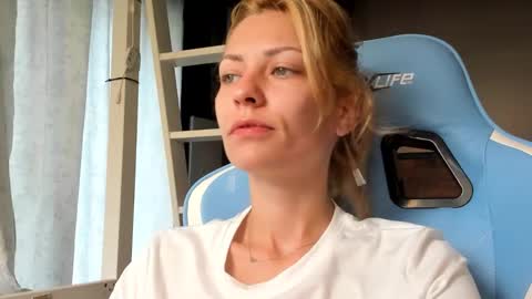 Snapshot of karoline121 chatting on 09/11/25, 07:30 karoline121 online show from 09/11/25, 07:30