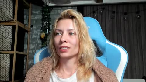 Snapshot of karoline121 chatting on 09/17/25, 08:54 karoline121 online show from 09/17/25, 08:54