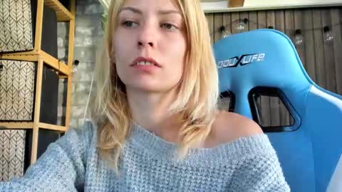 Snapshot of karoline121 chatting on 09/18/25, 09:22 karoline121 online show from 09/18/25, 09:22