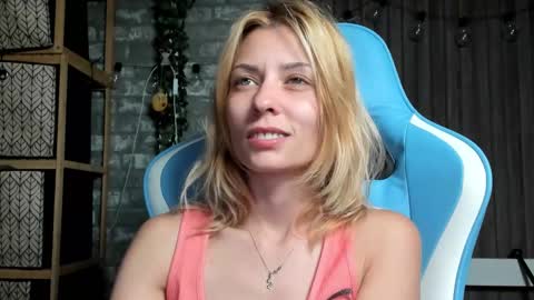 Snapshot of karoline121 chatting on 09/18/25, 11:51 karoline121 online show from 09/18/25, 11:51