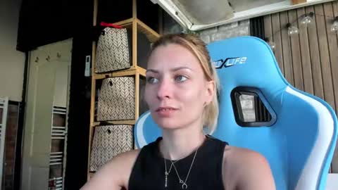 Snapshot of karoline121 chatting on 09/24/25, 09:34 karoline121 online show from 09/24/25, 09:34