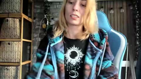 Snapshot of karoline121 chatting on 09/27/25, 04:01 karoline121 online show from 09/27/25, 04:01