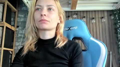 Snapshot of karoline121 chatting on 09/29/25, 06:40 karoline121 online show from 09/29/25, 06:40