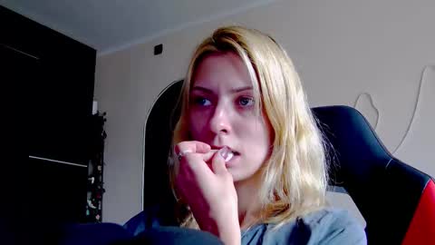Snapshot of karoline121 chatting on 10/01/25, 08:09 karoline121 online show from 10/01/25, 08:09
