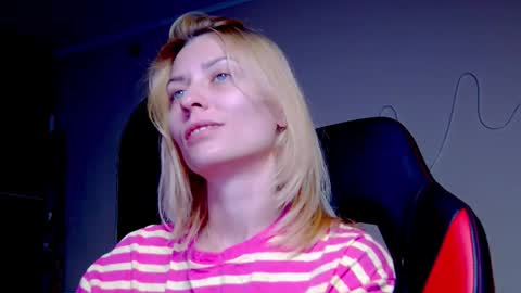 Snapshot of karoline121 chatting on 10/02/25, 08:27 karoline121 online show from 10/02/25, 08:27