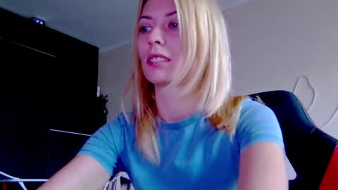 Snapshot of karoline121 chatting on 10/06/25, 09:18 karoline121 online show from 10/06/25, 09:18