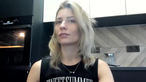 Snapshot of karoline121 chatting on 10/07/25, 09:28 karoline121 online show from 10/07/25, 09:28