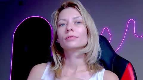 Snapshot of karoline121 chatting on 10/10/25, 08:19 karoline121 online show from 10/10/25, 08:19