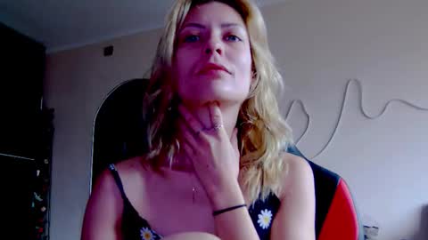Snapshot of karoline121 chatting on 10/12/25, 08:35 karoline121 online show from 10/12/25, 08:35