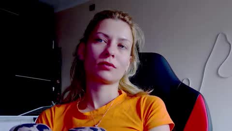 Snapshot of karoline121 chatting on 10/13/25, 09:20 karoline121 online show from 10/13/25, 09:20