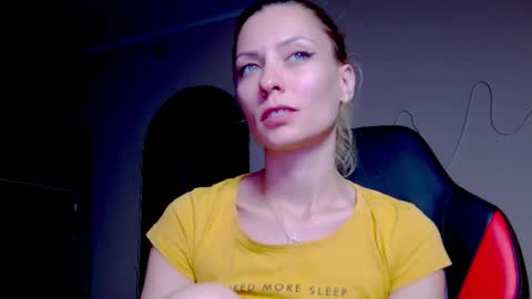 Snapshot of karoline121 chatting on 10/14/25, 04:08 karoline121 online show from 10/14/25, 04:08